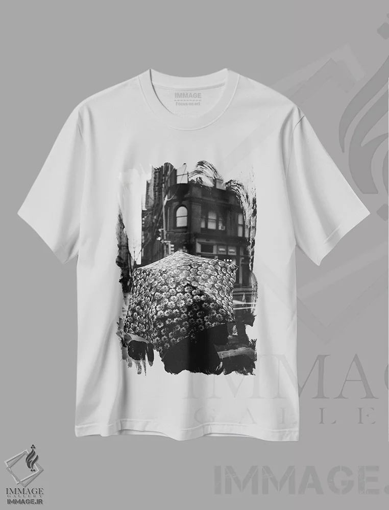 تیشرت سفید طرح دار نیویورک بارانی شش، عکاسی سیاه و سفید اثر بثانی یانگ | فروشگاه ایماژ