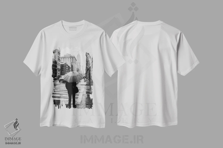 تیشرت سفید طرح دار نیویورک بارانی ۸، عکاسی سیاه و سفید اثر بثانی یانگ | immage.ir
