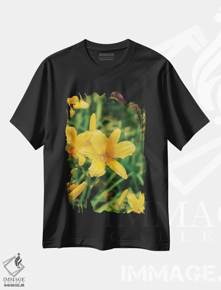 تیشرت مشکی طرح دار باغ سوسن روز ۴، مدیوم اثر بثانی یانگ | فروشگاه ایماژ