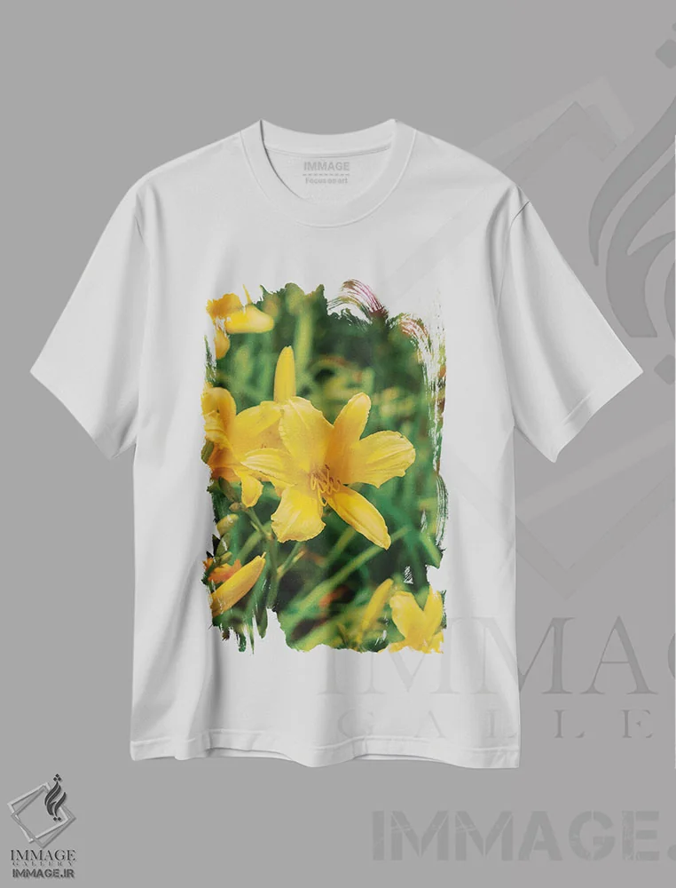 تیشرت سفید طرح دار باغ سوسن روز ۴، مدیوم اثر بثانی یانگ | immage.ir