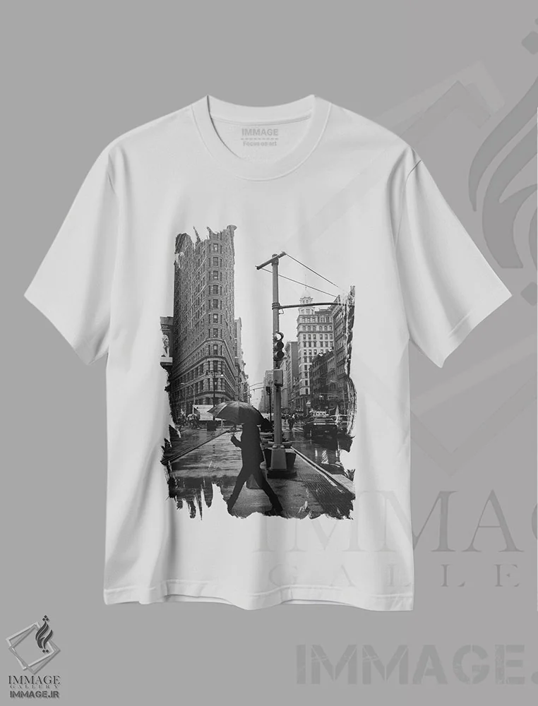 تیشرت سفید طرح دار نیویورک بارانی ۵، عکاسی سیاه و سفید اثر بثانی یانگ | فروشگاه ایماژ