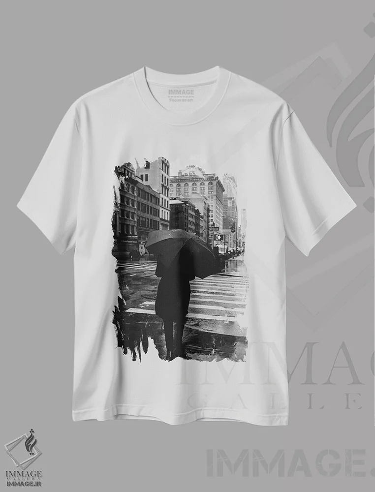 تیشرت سفید طرح دار نیویورک بارانی ۹، عکاسی سیاه و سفید اثر بثانی یانگ | فروشگاه ایماژ