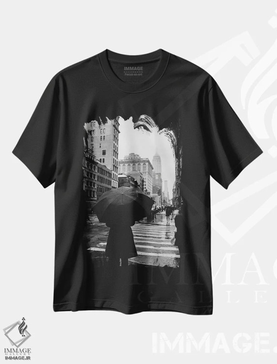 تیشرت مشکی طرح دار نیویورک بارانی ۷، عکاسی سیاه و سفید اثر بثانی یانگ | فروشگاه ایماژ