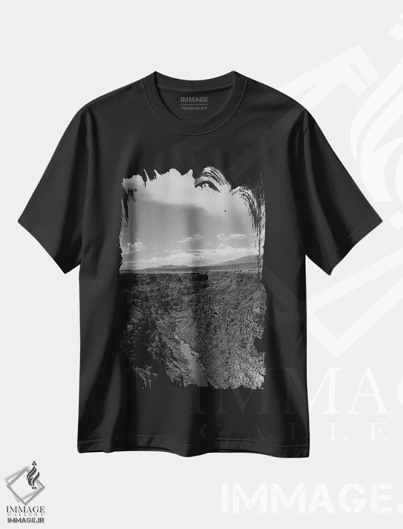 تیشرت مشکی طرح دار دره ریو گراند ۷، مدیوم اثر بثانی یانگ | فروشگاه ایماژ