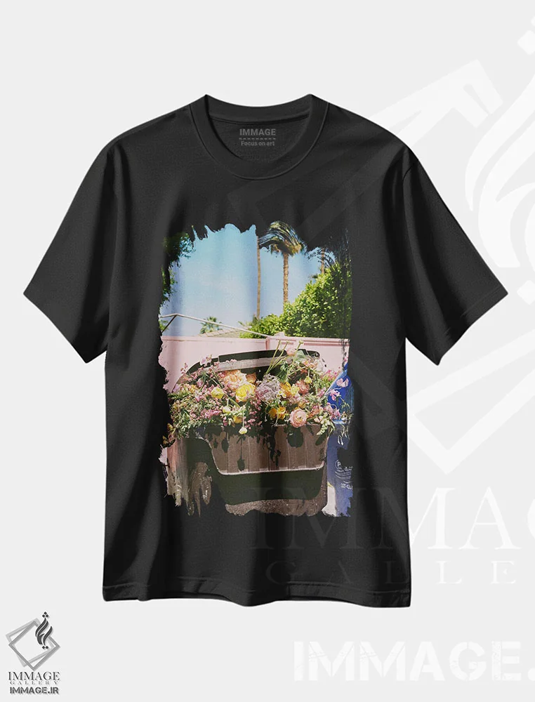 تیشرت مشکی طرح دار کنارهٔ خیابان پالم اسپرینگز، مدیوم اثر بثانی یانگ | فروشگاه ایماژ