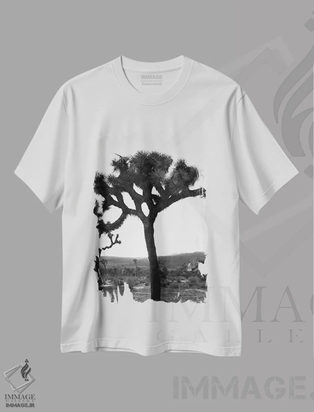 تیشرت سفید طرح دار جاشوا تری تک رنگ روی نگاتیو، عکاسی سیاه و سفید اثر بثانی یانگ | فروشگاه ایماژ