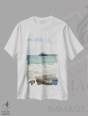تیشرت سفید طرح دار اسکلهٔ مالیبو شماره پنج، مدیوم اثر بثانی یانگ | فروشگاه ایماژ