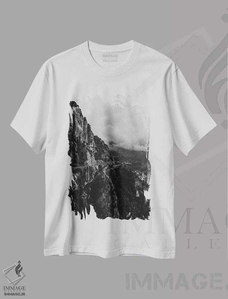 تیشرت سفید طرح دار جاده ساحلی آمالفی شماره هشت، عکاسی سیاه و سفید اثر بثانی یانگ | immage.ir
