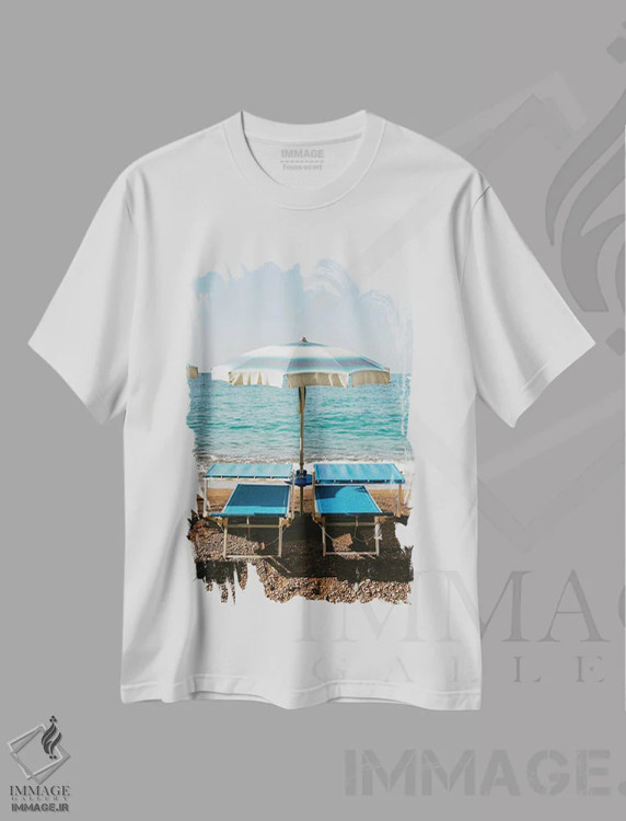 تیشرت سفید طرح دار ساحل پوزیتانو شماره چهار روی فیلم اثر بثانی یانگ | فروشگاه ایماژ