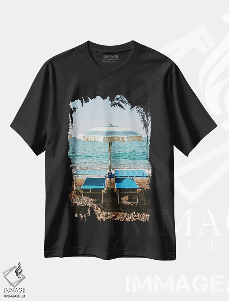 تیشرت مشکی طرح دار ساحل پوزیتانو شماره چهار روی فیلم اثر بثانی یانگ | immage.ir