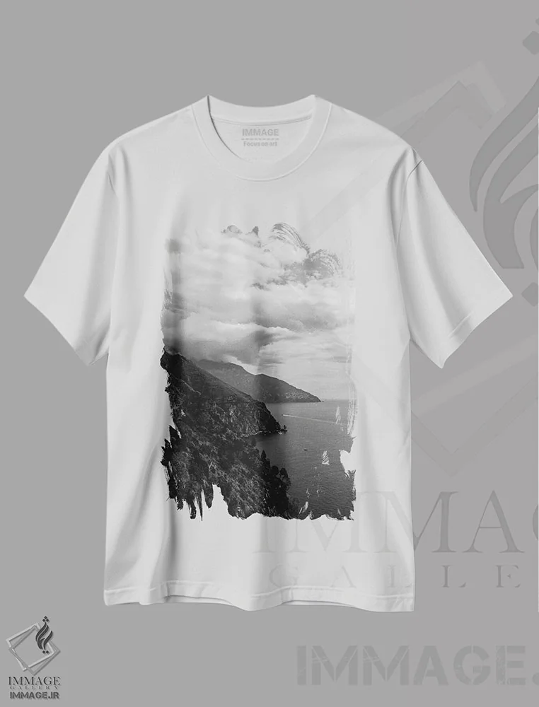 تیشرت سفید طرح دار جاده ساحلی آمالفی شماره بیست، عکاسی سیاه و سفید اثر بثانی یانگ | فروشگاه ایماژ