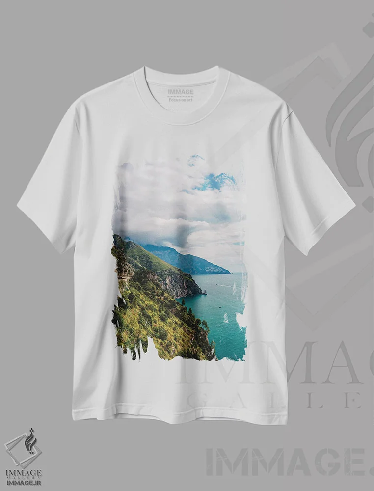 تیشرت سفید طرح دار جاده ساحلی آمالفی شماره هجده، مدیوم اثر بثانی یانگ | immage.ir