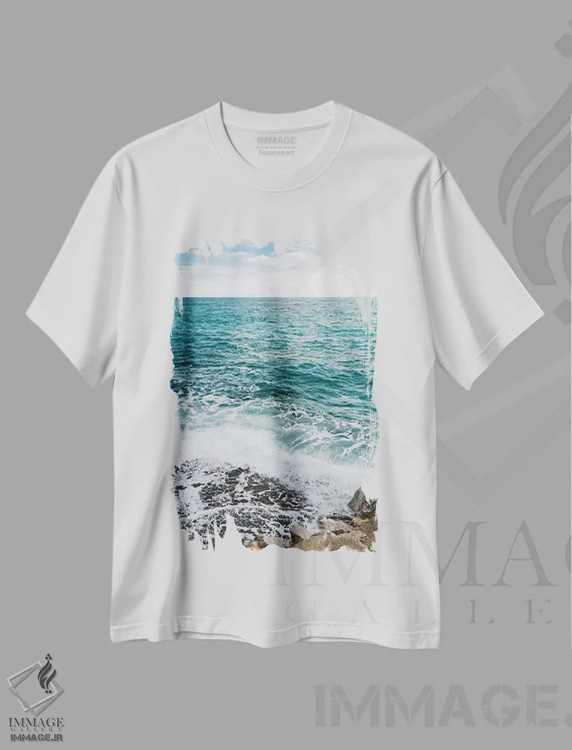 تیشرت سفید طرح دار آب ساحل آمالفی شماره شش، مدیوم اثر بثانی یانگ | immage.ir