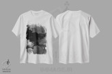 تیشرت سفید طرح دار ماه مونوکروم ایتالیایی، عکاسی سیاه و سفید اثر بثانی یانگ | immage.ir