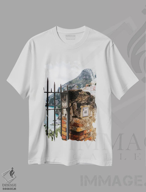 تیشرت سفید طرح دار پوزیتانوی بارانی یک، مدیوم اثر بثانی یانگ | immage.ir