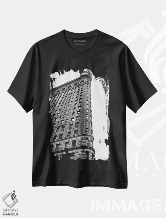 تیشرت مشکی طرح دار روز بارانی در فلت آیرون سه، عکاسی سیاه و سفید اثر بثانی یانگ | immage.ir