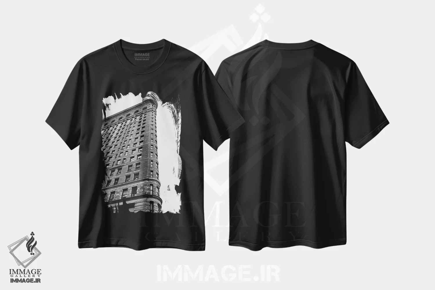 تیشرت مشکی طرح دار روز بارانی در فلت آیرون سه، عکاسی سیاه و سفید اثر بثانی یانگ | immage.ir