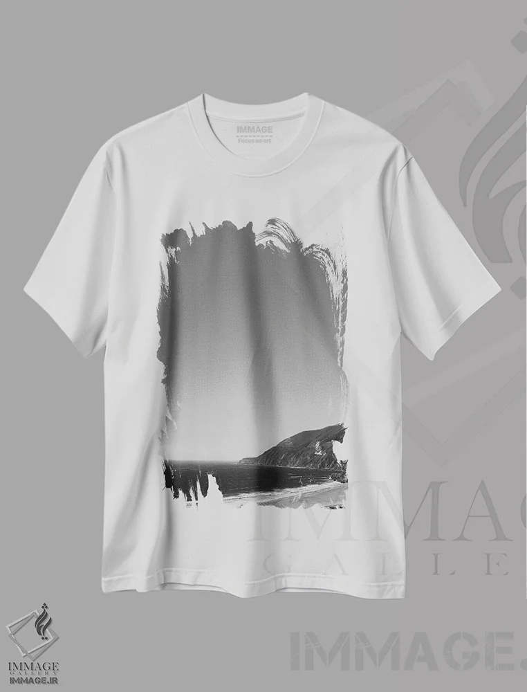 تیشرت سفید طرح دار بیگ سور، کالیفرنیا دو، عکاسی سیاه و سفید اثر بثانی یانگ | immage.ir