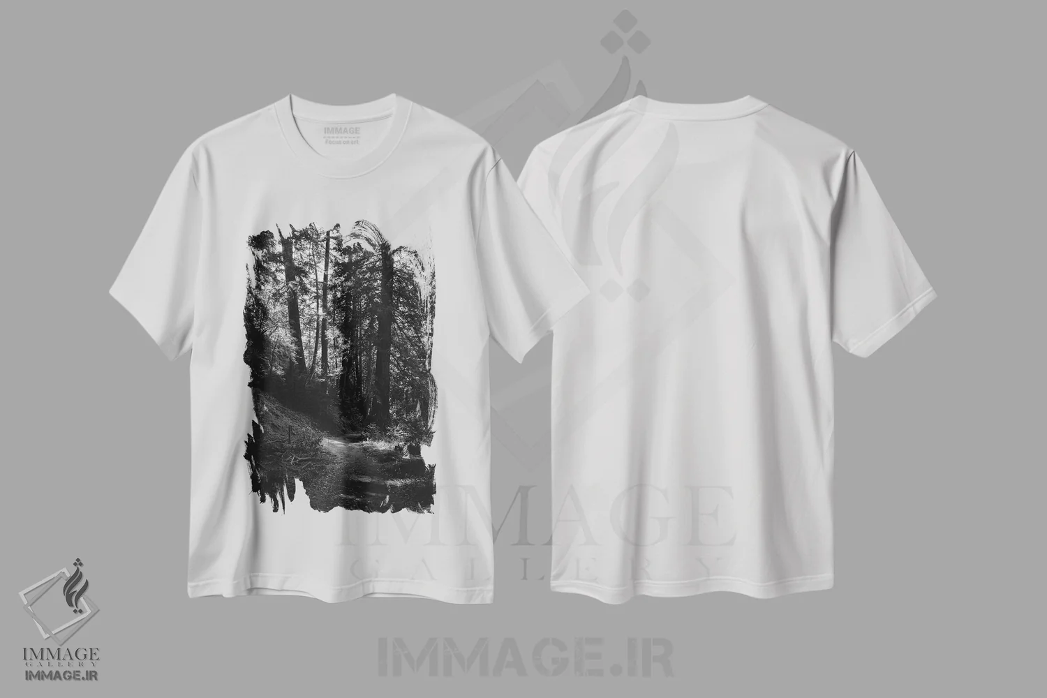 تیشرت سفید طرح دار پیاده روی در بیگ سور، عکاسی سیاه و سفید اثر بثانی یانگ | فروشگاه ایماژ