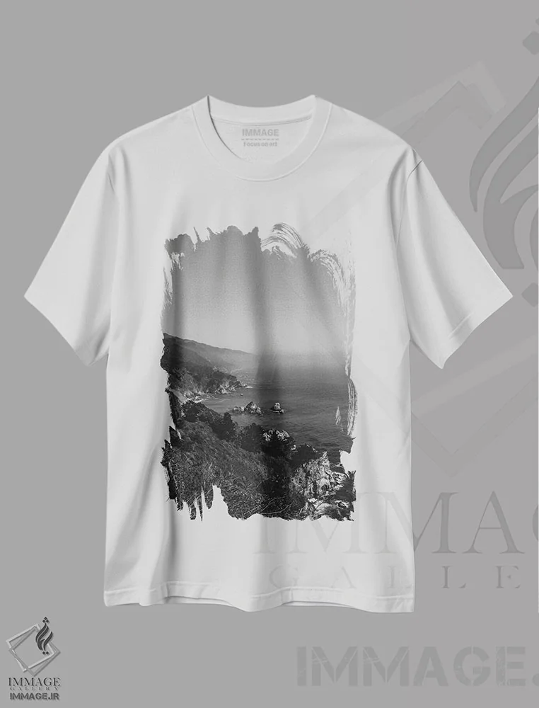 تیشرت سفید طرح دار بیگ سور سه، عکاسی سیاه و سفید اثر بثانی یانگ | immage.ir