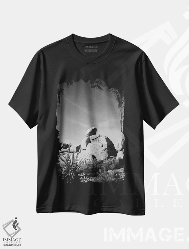 تیشرت مشکی طرح دار پارک ملی جاشوا تری چهارده، عکاسی سیاه و سفید اثر بثانی یانگ | فروشگاه ایماژ