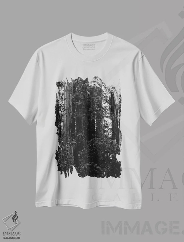 تیشرت سفید طرح دار جنگل سرخ چوب هفتم، عکاسی سیاه و سفید اثر بثانی یانگ | immage.ir