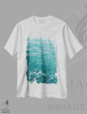تیشرت سفید طرح دار آب ساحل آمالفی دوازدهم، مدیوم اثر بثانی یانگ | فروشگاه ایماژ