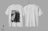 تیشرت سفید طرح دار ال کاپیتان سوم، عکاسی سیاه و سفید اثر بثانی یانگ | immage.ir