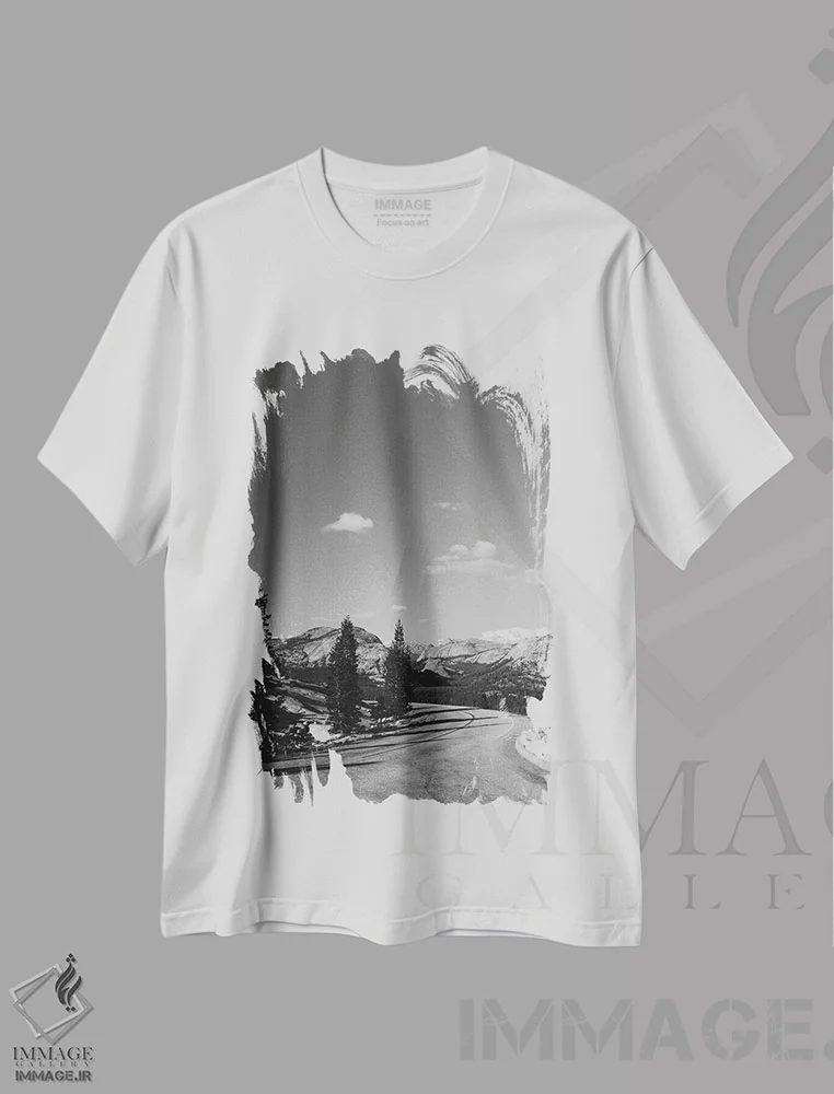 تیشرت سفید طرح دار سفر جاده ای یوسیمیتی، عکاسی سیاه و سفید اثر بثانی یانگ | فروشگاه ایماژ