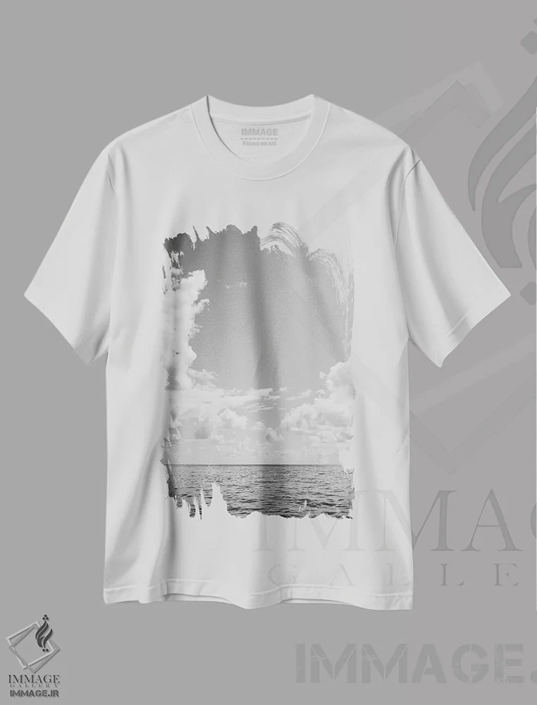 تیشرت سفید طرح دار نمای اقیانوس سیاه و سفید ۳، عکاسی سیاه و سفید اثر بثانی یانگ | immage.ir