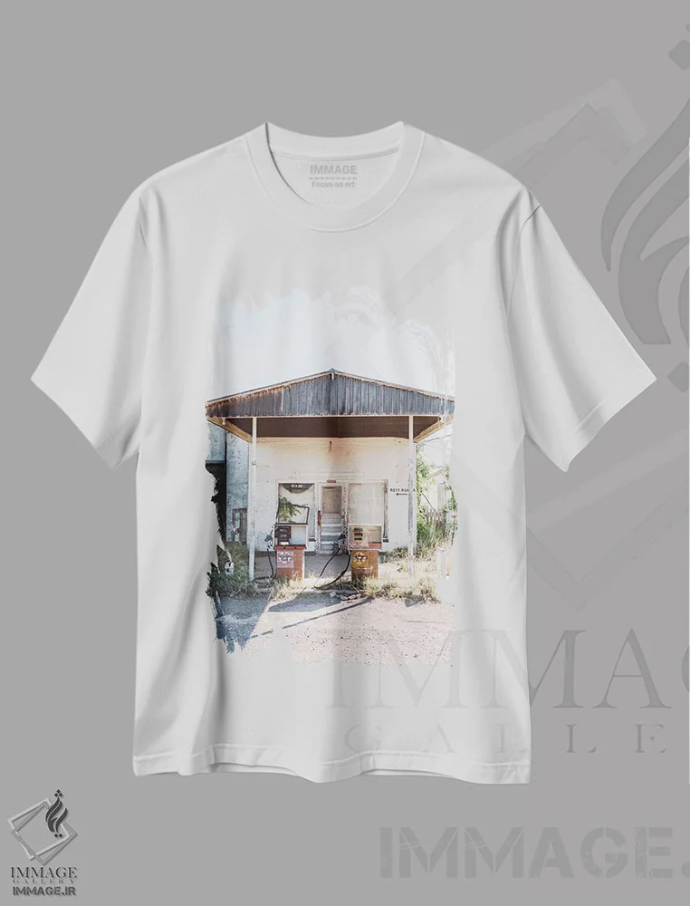 تیشرت سفید طرح دار ایستگاه غرب تگزاس، مدیوم اثر بثانی یانگ | immage.ir