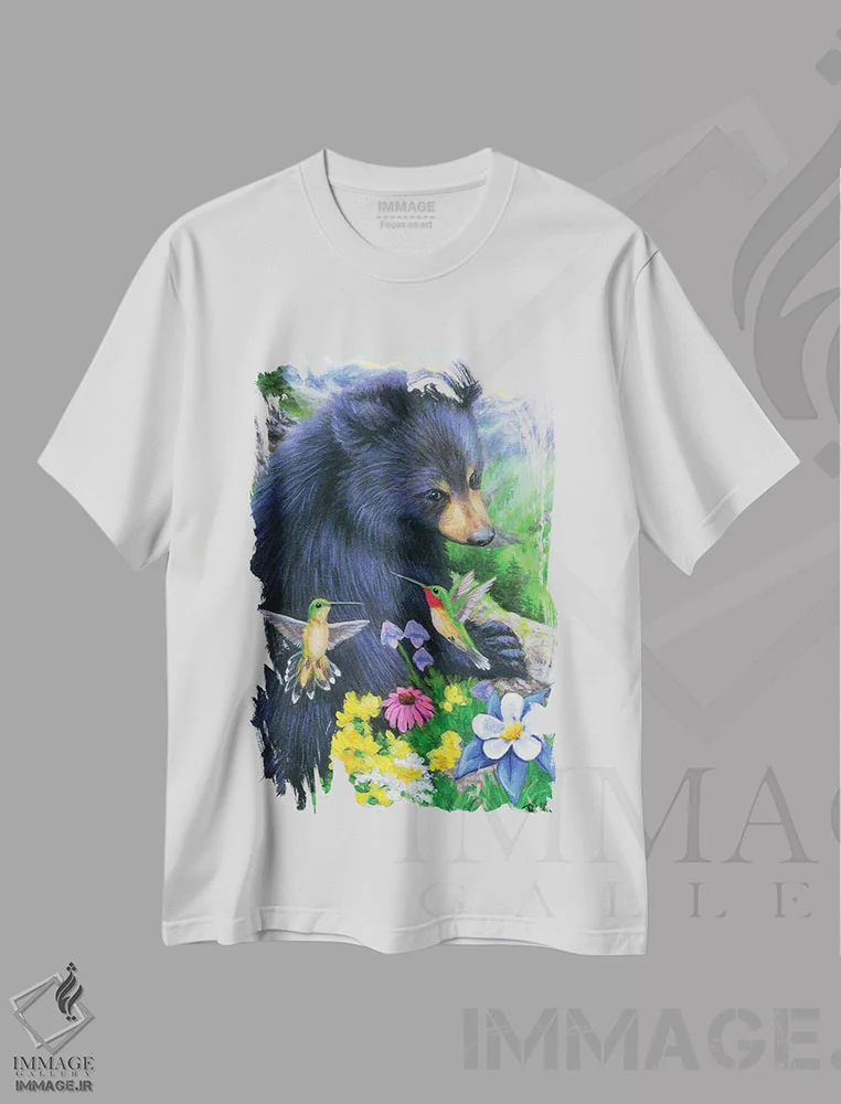 تیشرت سفید طرح دار دوستان زمزمه گر خرس کوچولو، مدیوم اثر بریجت واث | immage.ir