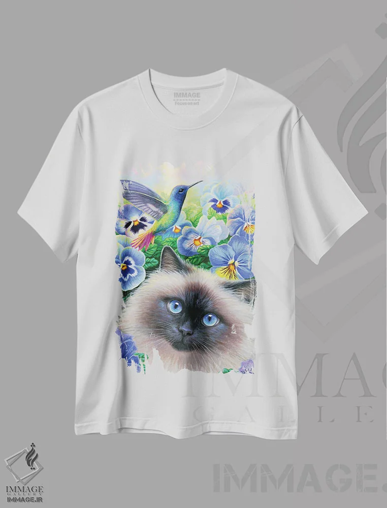 تیشرت سفید طرح دار در باغ جما، هنر دیجیتال اثر بریجت واث | immage.ir