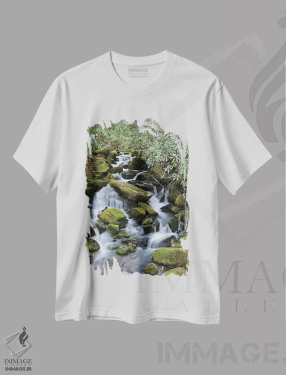 تیشرت سفید طرح دار آبشار کوهستان دودی، مدیوم اثر برایان ولف | immage.ir