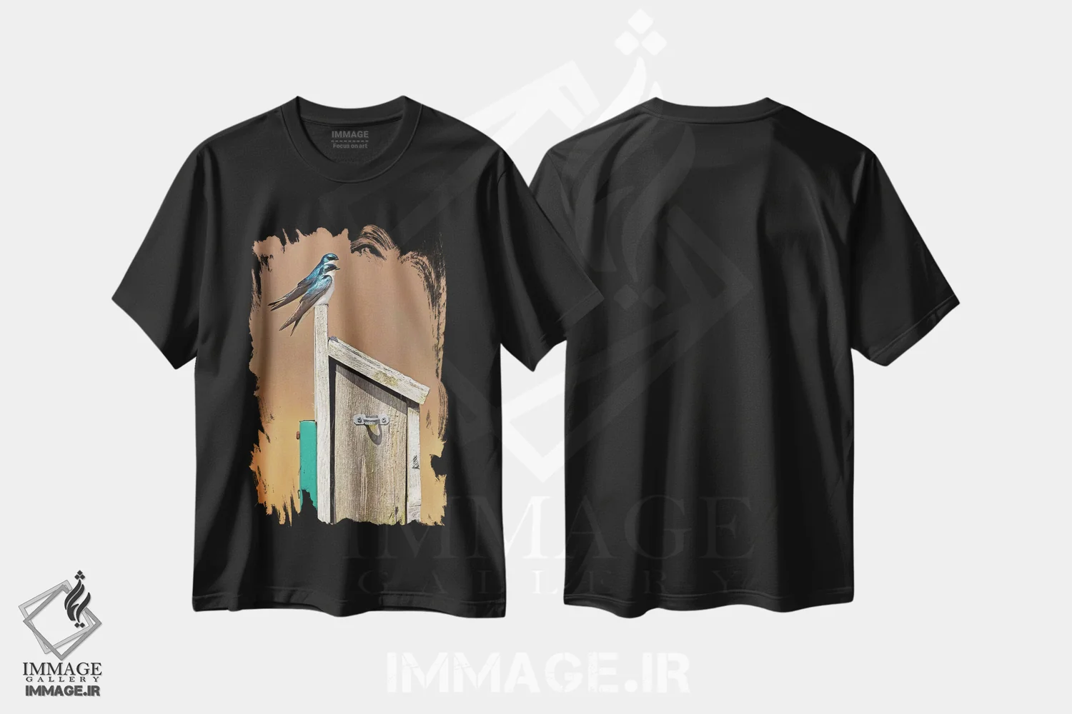 تیشرت مشکی طرح دار نشستن روی ایوان، مدیوم اثر برایان ولف | immage.ir