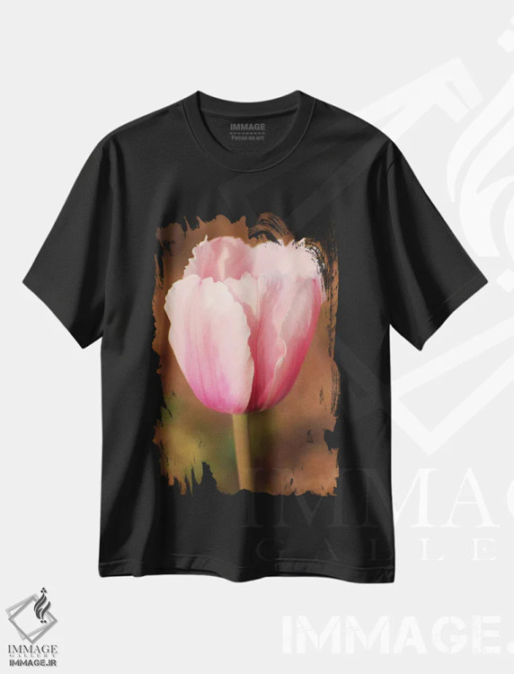 تیشرت مشکی طرح دار لاله صورتی، عکاسی ماکرو اثر برایان ولف | فروشگاه ایماژ