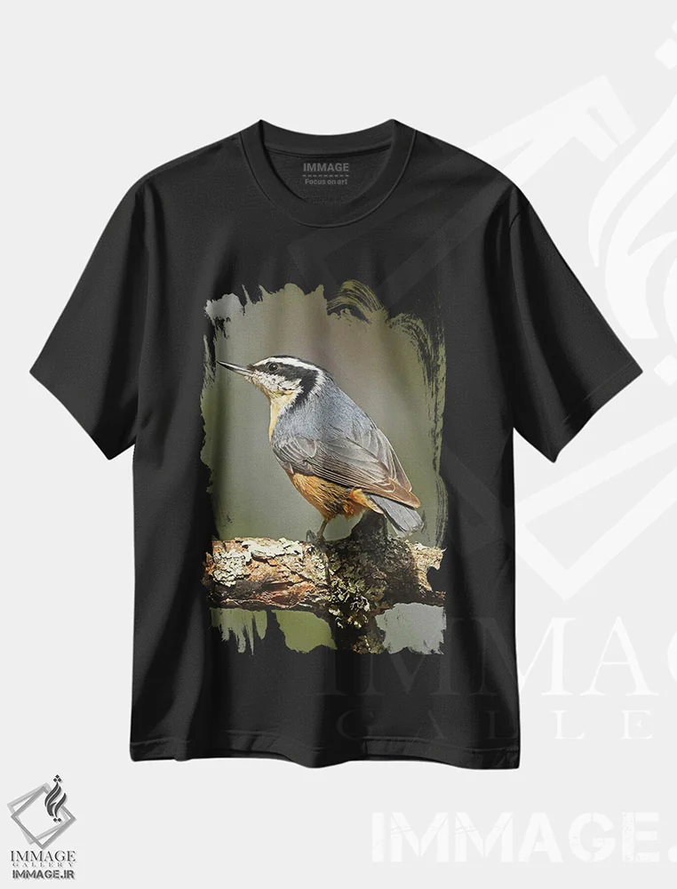 تیشرت مشکی طرح دار نوک شکاف سرخ سینه، مدیوم اثر برایان ولف | فروشگاه ایماژ