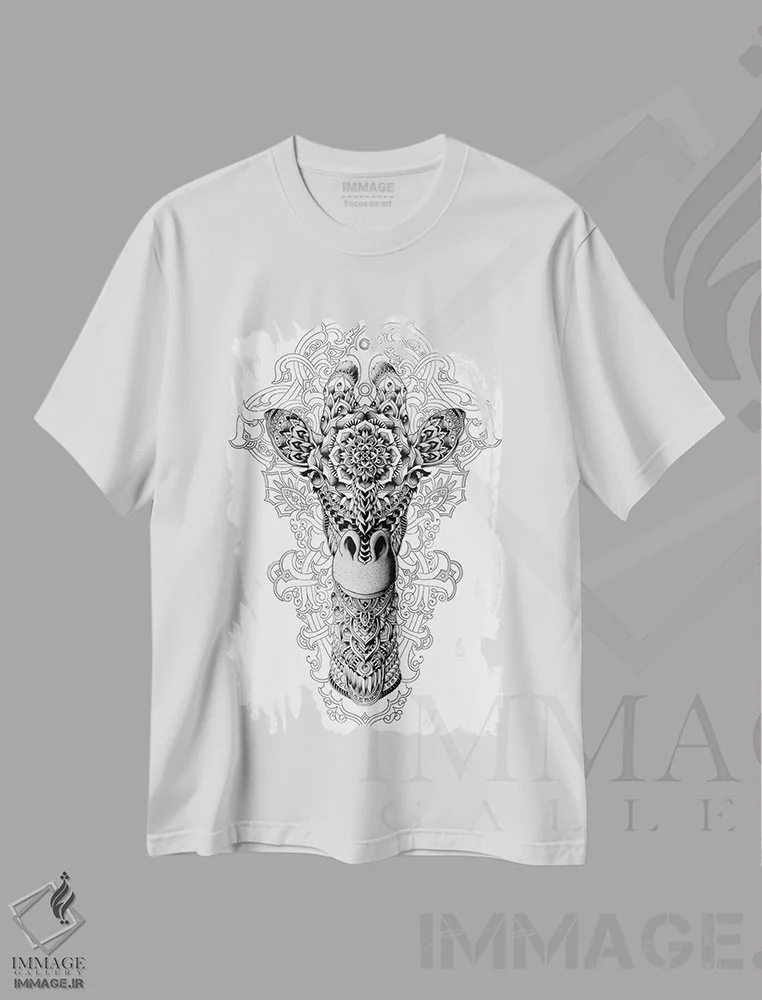 تیشرت سفید طرح دار زرافه، نقاشی و تصویرگری سیاه و سفید اثر بیوورکز | immage.ir