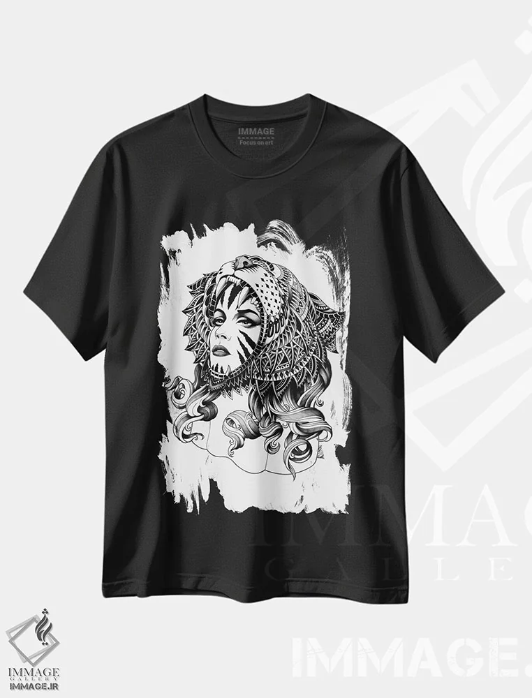 تیشرت مشکی طرح دار ببر ماده، نقاشی و تصویرگری سیاه و سفید اثر بیوورکز | immage.ir