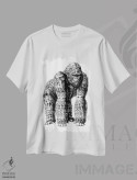 تیشرت سفید طرح دار گوریل نر نقره پشت، نقاشی و تصویرگری سیاه و سفید اثر بیوورکز | immage.ir