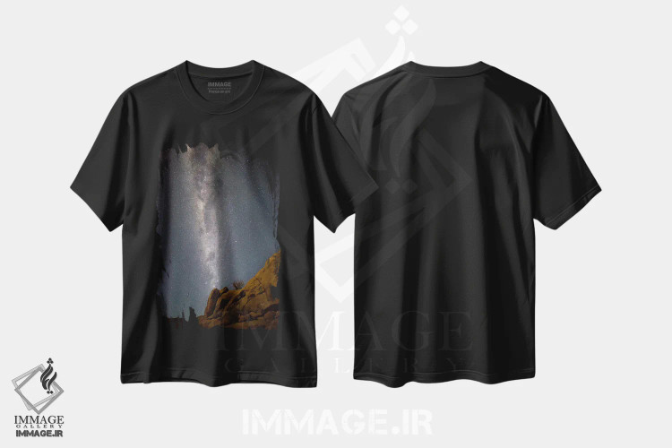 تیشرت مشکی طرح دار کهکشان راه شیری از ریخترسولد، کیپ شمالی، آفریقای جنوبی، مدیوم اثر بیل یانگ | immage.ir