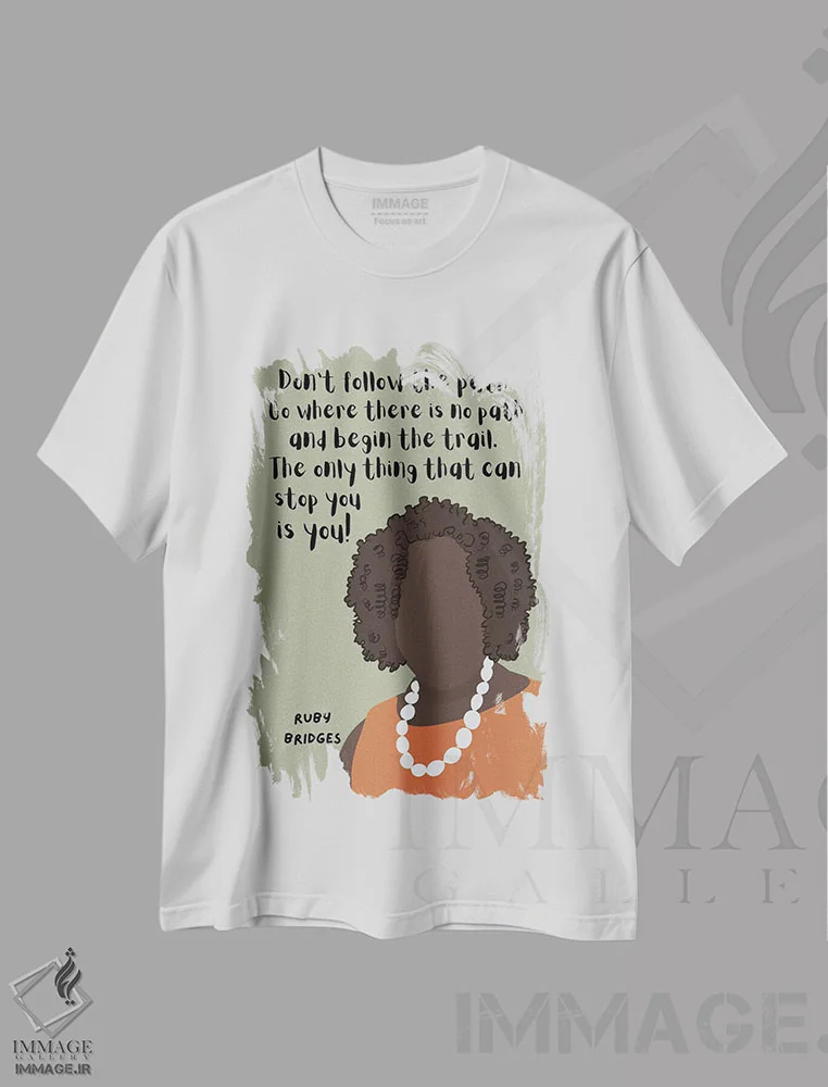 تیشرت سفید طرح دار نقل قول روبی بریجز، هنر آمریکایی آفریقایی تبار اثر برینی پرینتیبلز | immage.ir