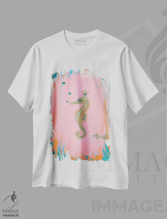تیشرت سفید طرح دار اسب دریایی هالسیون، هنر فاخر معاصر اثر کایا کوپمن | immage.ir