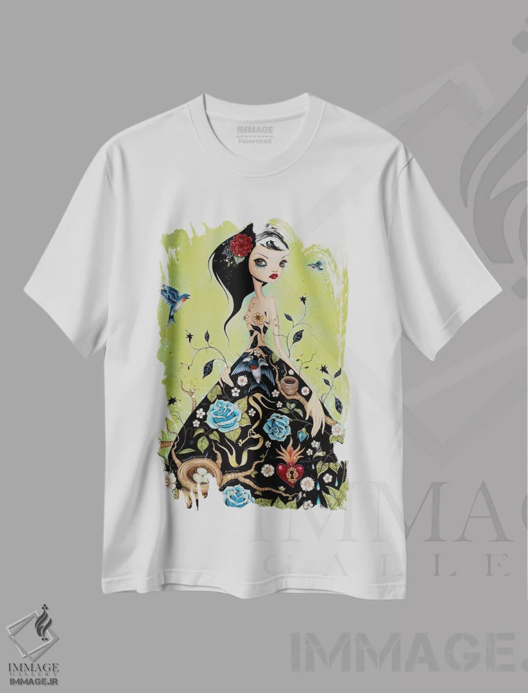 تیشرت سفید طرح دار دختر شیمیایی، هنر فاخر معاصر اثر کایا کوپمن | immage.ir