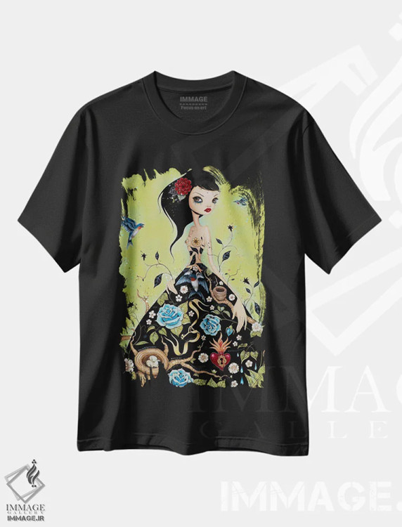 تیشرت مشکی طرح دار دختر شیمیایی، هنر فاخر معاصر اثر کایا کوپمن | فروشگاه ایماژ