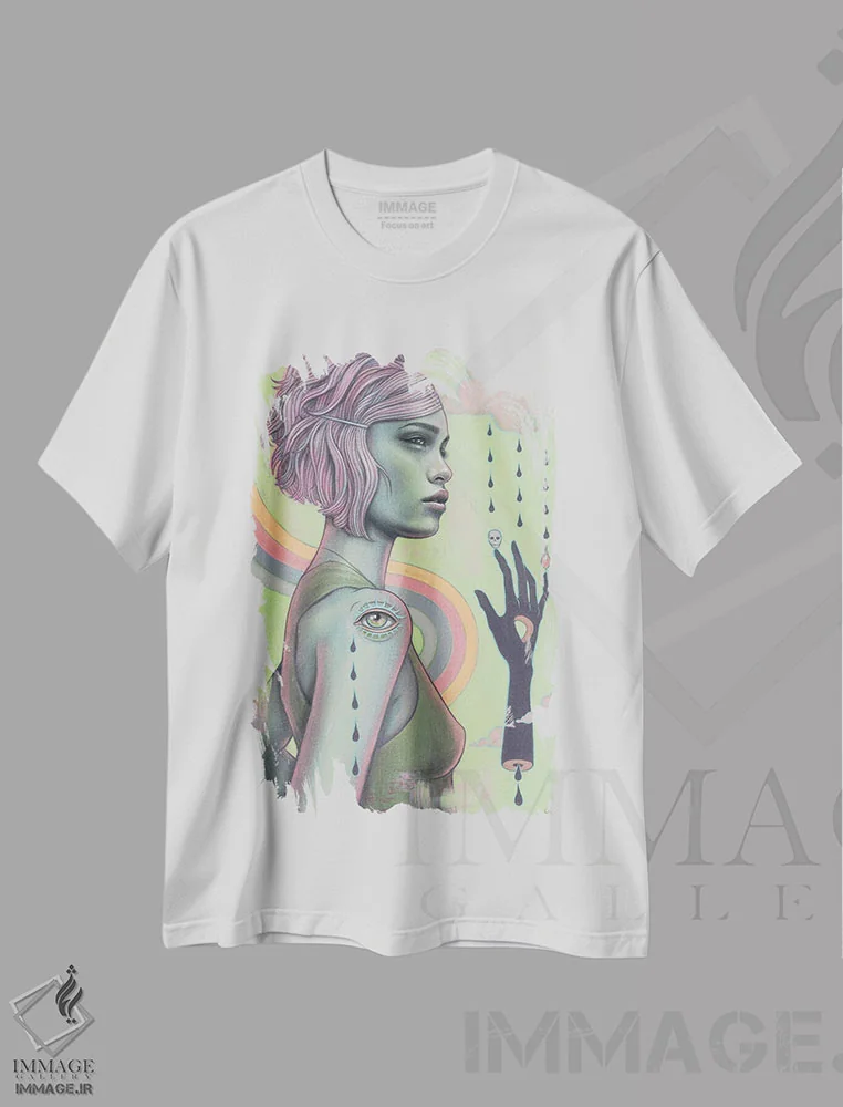 تیشرت سفید طرح دار در دستان ما، دکوراسیون جایگزین اثر کایا کوپمن | immage.ir