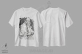 تیشرت سفید طرح دار گیشه کوواک، نقاشی و تصویرگری سیاه و سفید اثر کُرنه آکرز | فروشگاه ایماژ