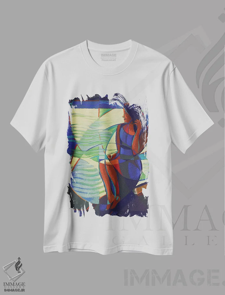 تیشرت سفید طرح دار زن کارتاژی منتظر بازگشت قهرمان دریایی اش، هنر فاخر معاصر اثر کُرنه آکرز | فروشگاه ایماژ