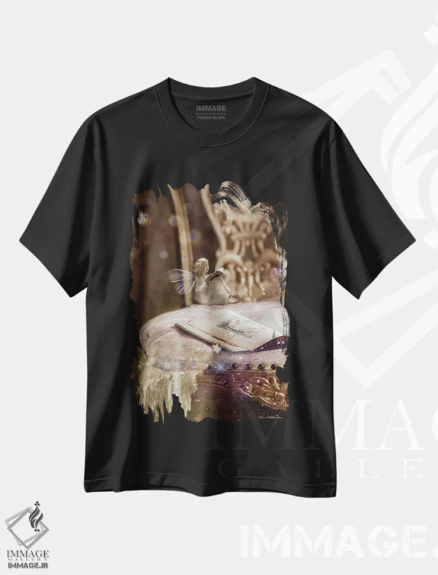 تیشرت مشکی طرح دار گم شده در افسانه، هنر دیجیتال اثر شارلوت بیرد | فروشگاه ایماژ