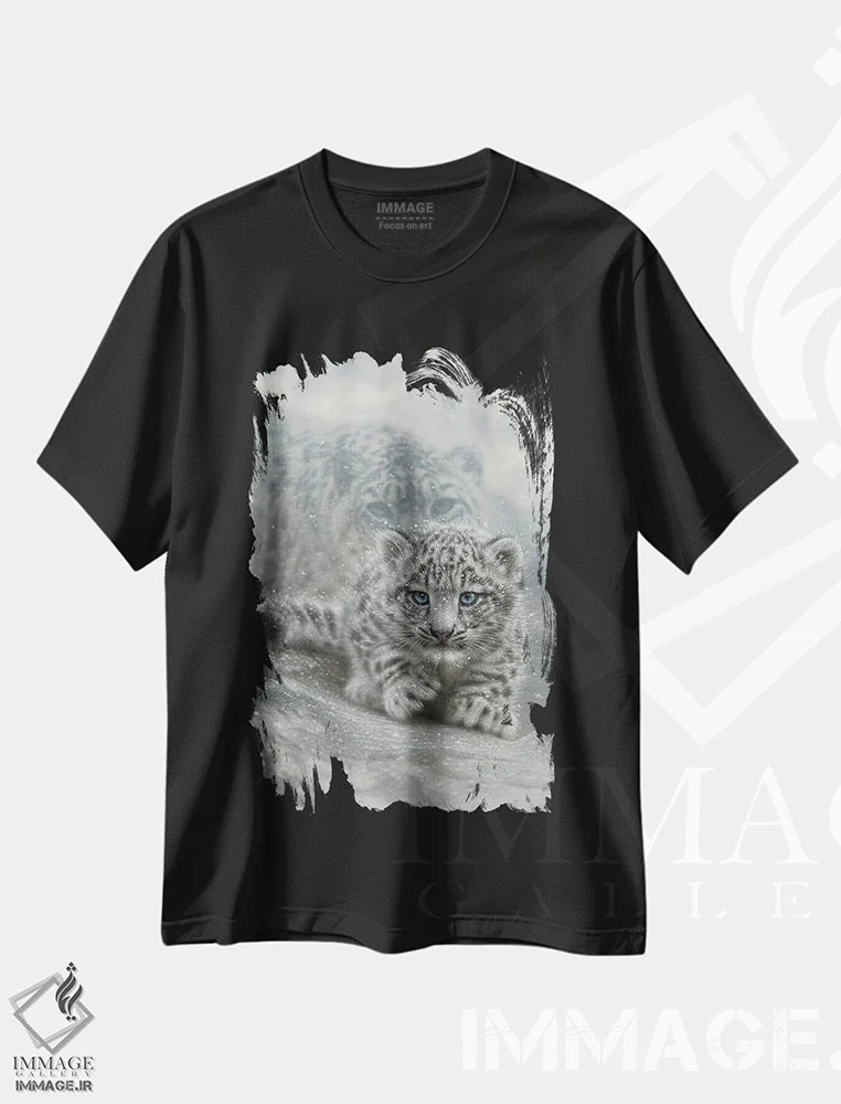 تیشرت مشکی طرح دار اولین قدم ها، هنر فاخر معاصر اثر کالین بوگل | immage.ir